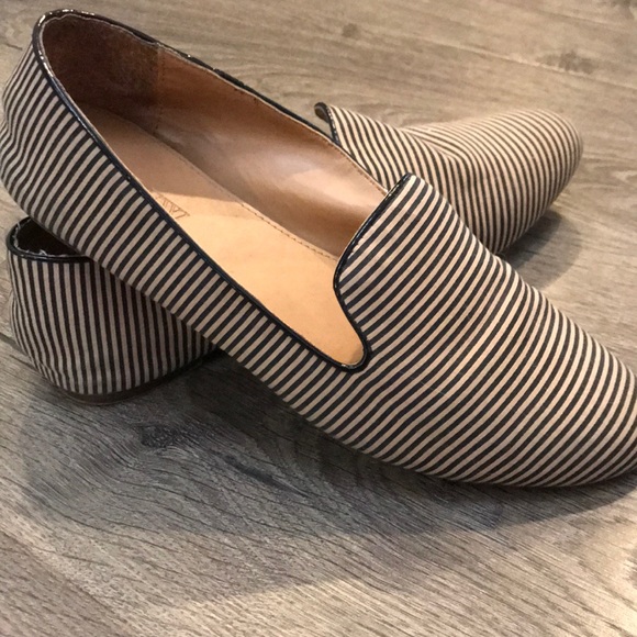 It is in very good condition use J.Crew loafer - Picture 3 of 7